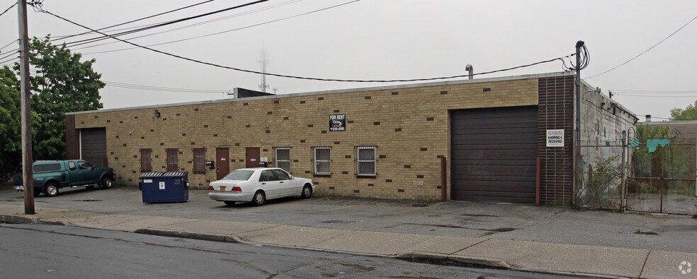 420 Lexington Ave, West Babylon, NY for sale - Primary Photo - Image 1 of 1