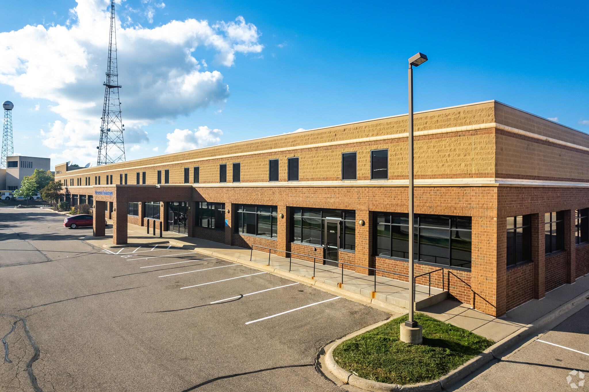 2635 W University Ave, Saint Paul, MN 55114 Westgate III