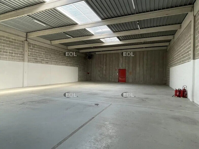 Flex in Herblay-sur-Seine for lease - Interior Photo - Image 2 of 7