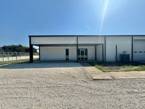 736 Garcitas Creek Rd, Inez, TX for lease Interior Photo- Image 2 of 12