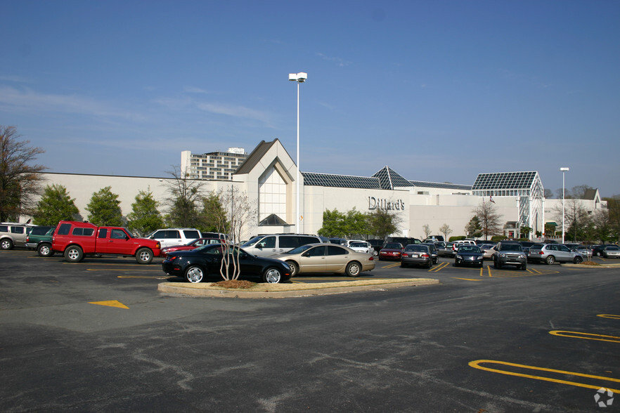 6000 W Markham St, Little Rock, AR for lease - Building Photo - Image 2 of 8