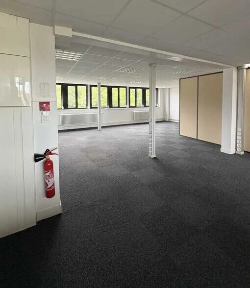 Office in Chantilly for lease - Interior Photo - Image 1 of 4