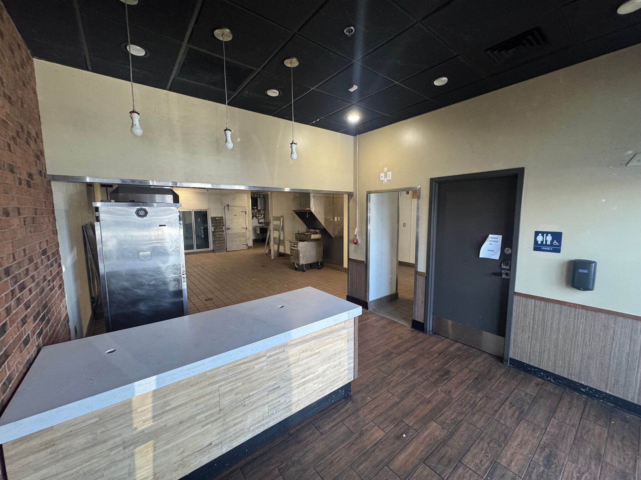 5045 W Indian School Rd, Phoenix, AZ for lease Interior Photo- Image 1 of 6