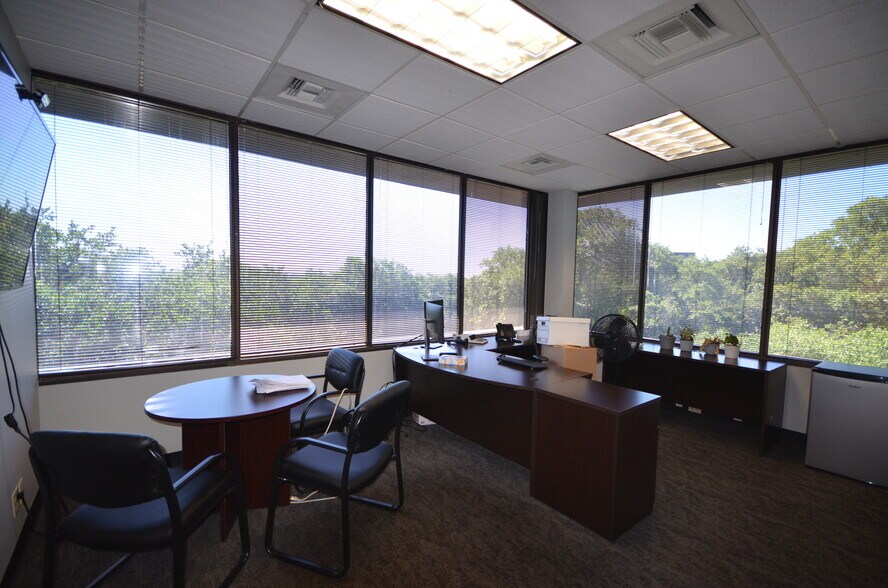 7718 Wood Hollow Dr, Austin, TX 78731 Building 7 Cross