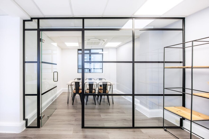 129-131 Oxford St, London for lease - Building Photo - Image 3 of 4