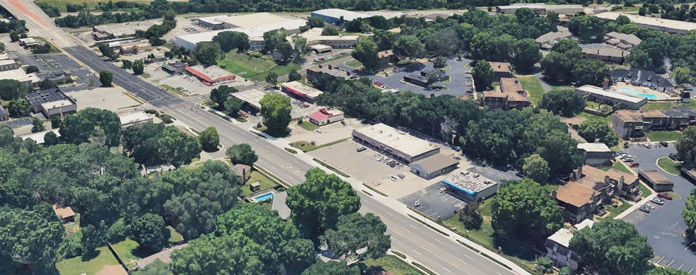 10325-10403 W 75th St, Shawnee, KS for lease - Building Photo - Image 3 of 4