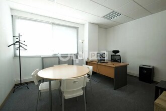 Office in Dagneux for lease Building Photo- Image 2 of 6