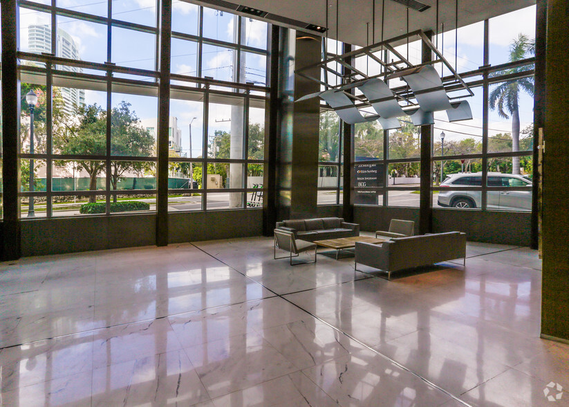 1450 Brickell Ave, Miami, FL for lease - Lobby - Image 3 of 10