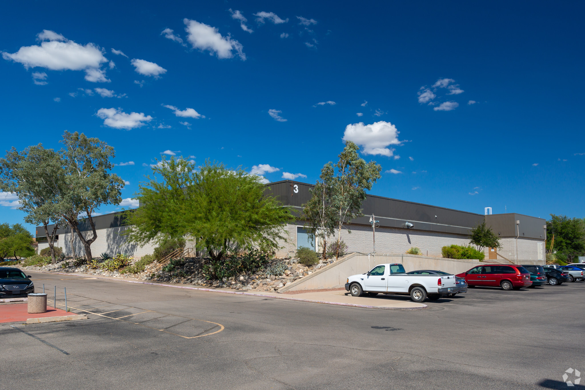 2380 E Medina Rd, Tucson, AZ for lease Building Photo- Image 1 of 8