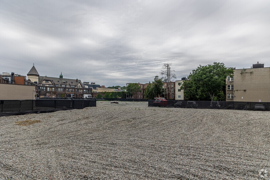 10-18 Pleasant St, Brookline, MA for sale - Primary Photo - Image 1 of 1