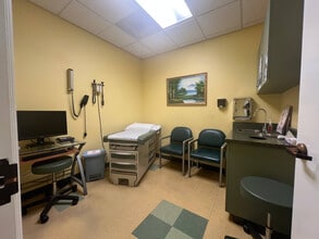 16070 Tuscola Rd, Apple Valley, CA for lease Interior Photo- Image 2 of 8