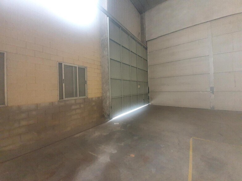 Industrial in Dos Hermanas for lease - Building Photo - Image 2 of 5