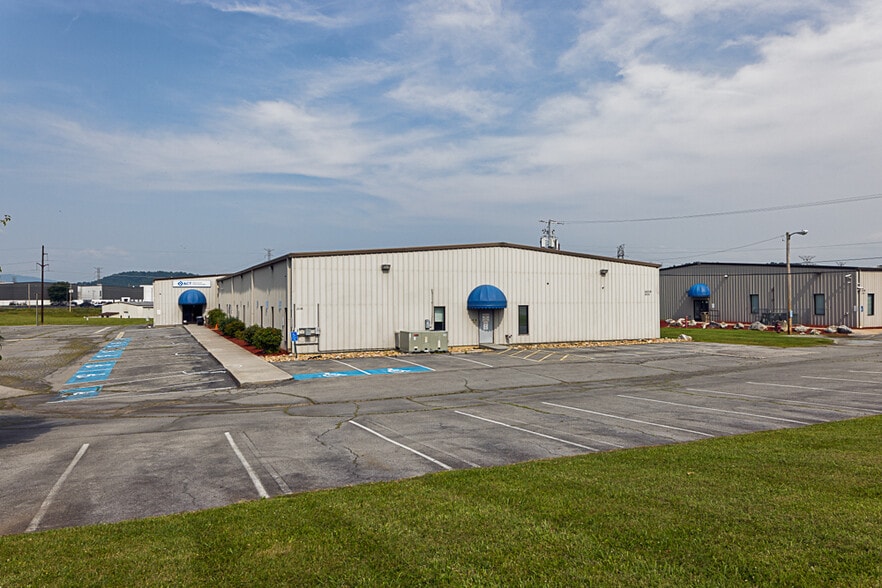 2238 E Fairview Ave, Johnson City, TN for lease - Building Photo - Image 2 of 3