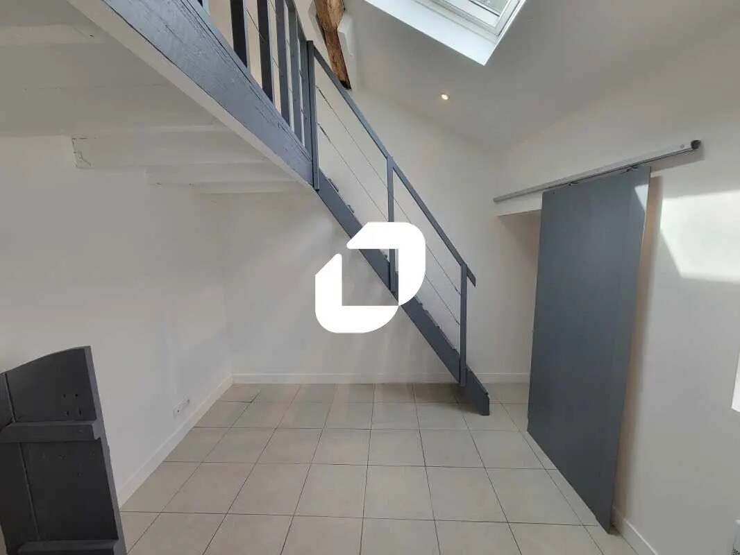 Office in Montlhéry for lease Building Photo- Image 1 of 9