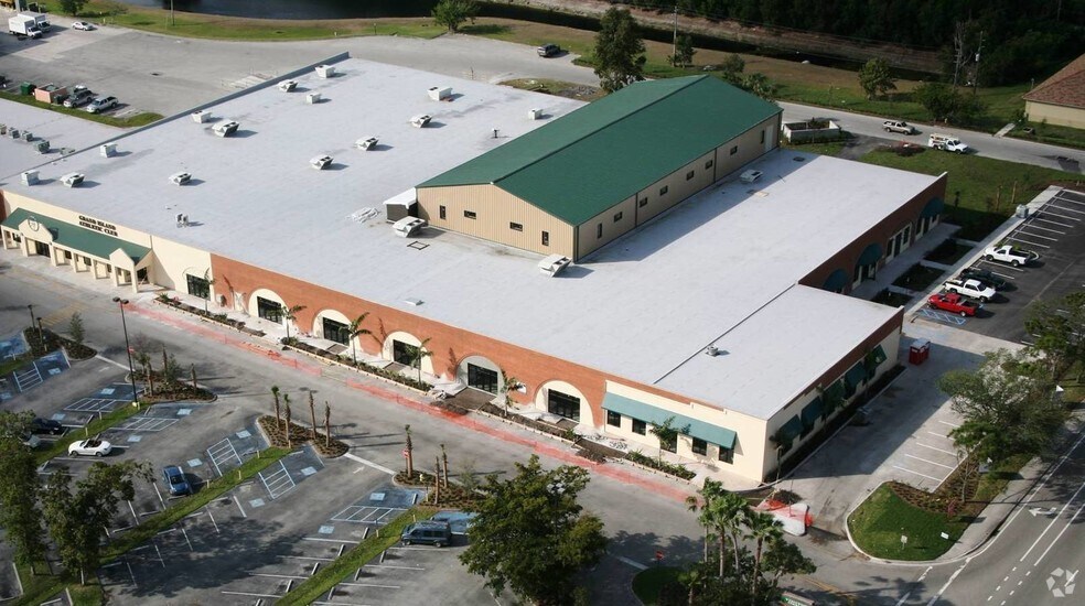 3200-3600 SE Federal Hwy, Stuart, FL for lease - Building Photo - Image 1 of 6