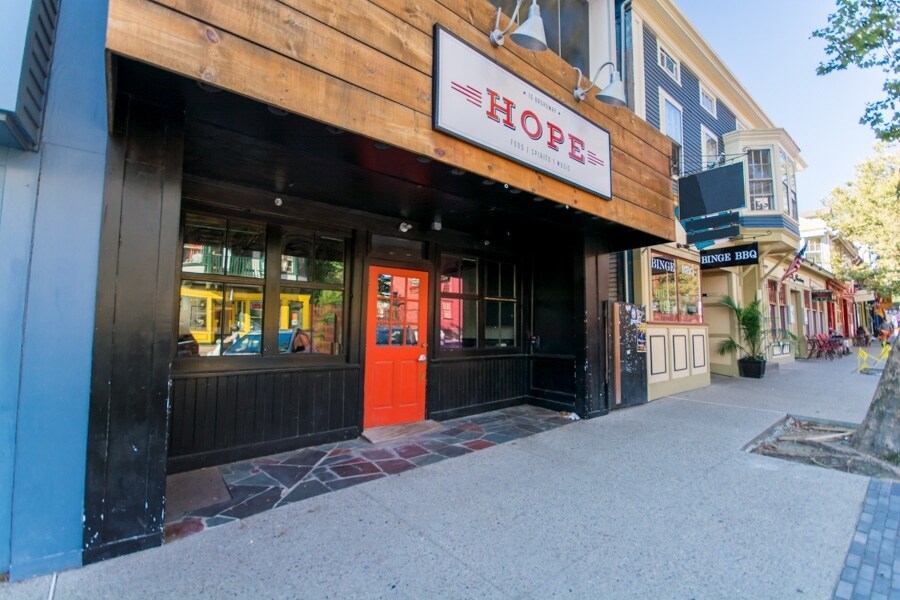 Retail in Newport, RI for sale Primary Photo- Image 1 of 1