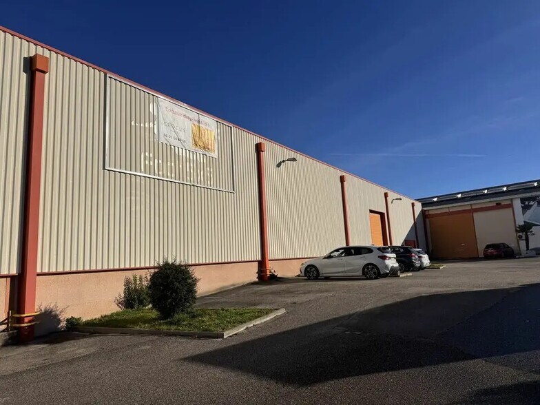 Flex in Mions for lease - Building Photo - Image 2 of 7