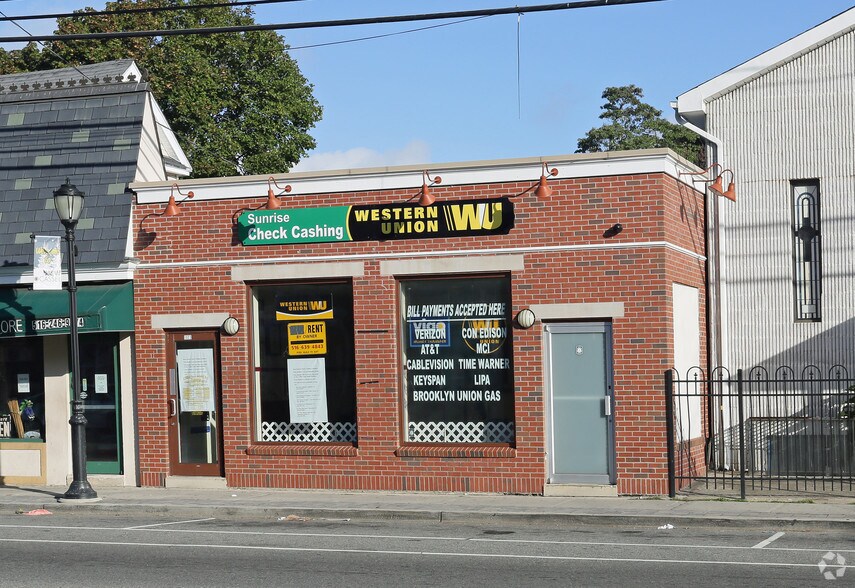 1023-1025 Prospect Ave, Westbury, NY for sale - Primary Photo - Image 1 of 1