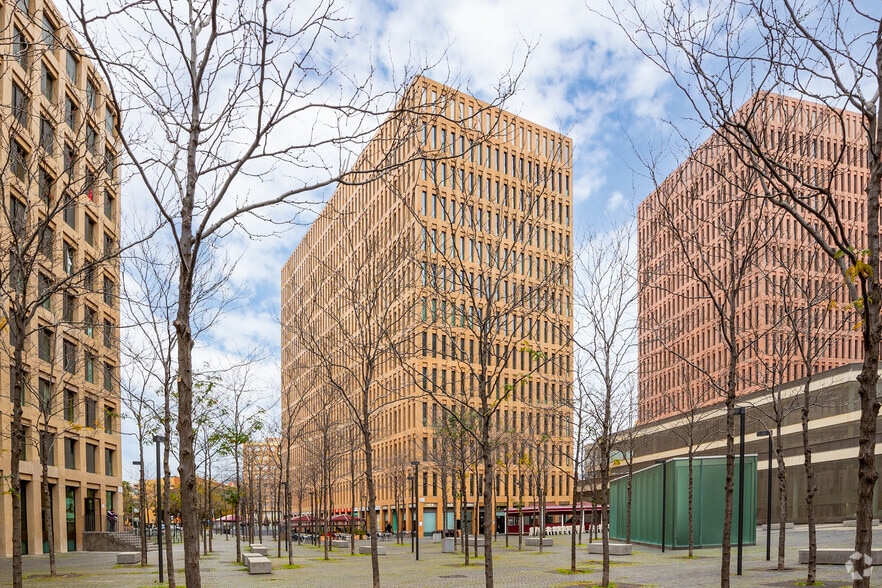 Avinguda del Carrilet, L'Hospitalet de Llobregat, Barcelona for lease - Building Photo - Image 2 of 3