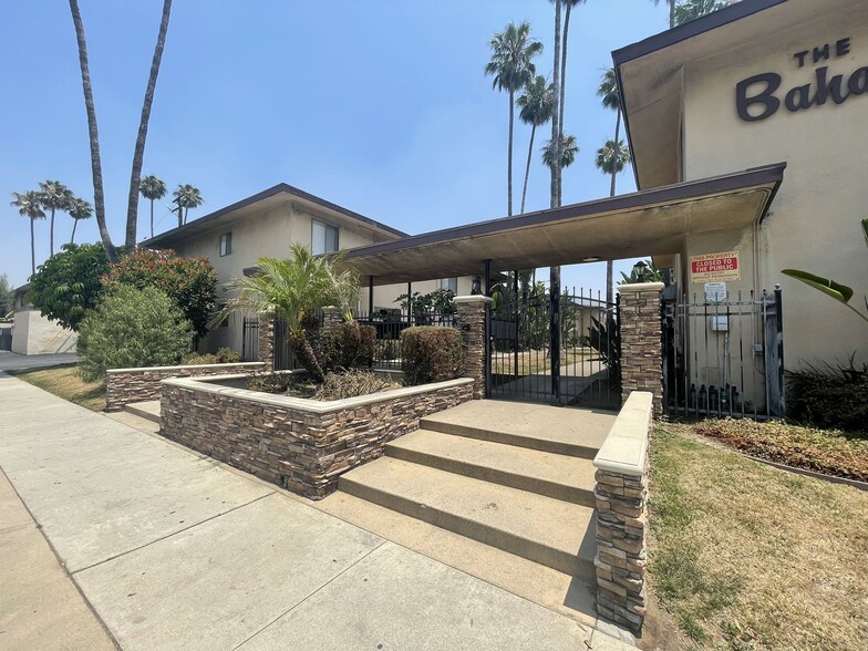 826 N Barranca Ave, Covina, CA for sale - Building Photo - Image 1 of 13