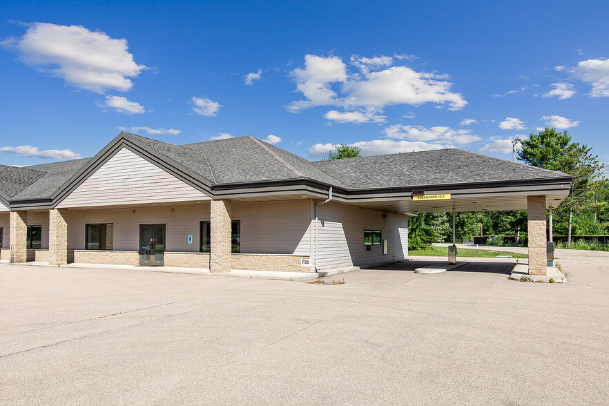 200 Golfview Rd, Cecil, WI for sale - Building Photo - Image 3 of 14