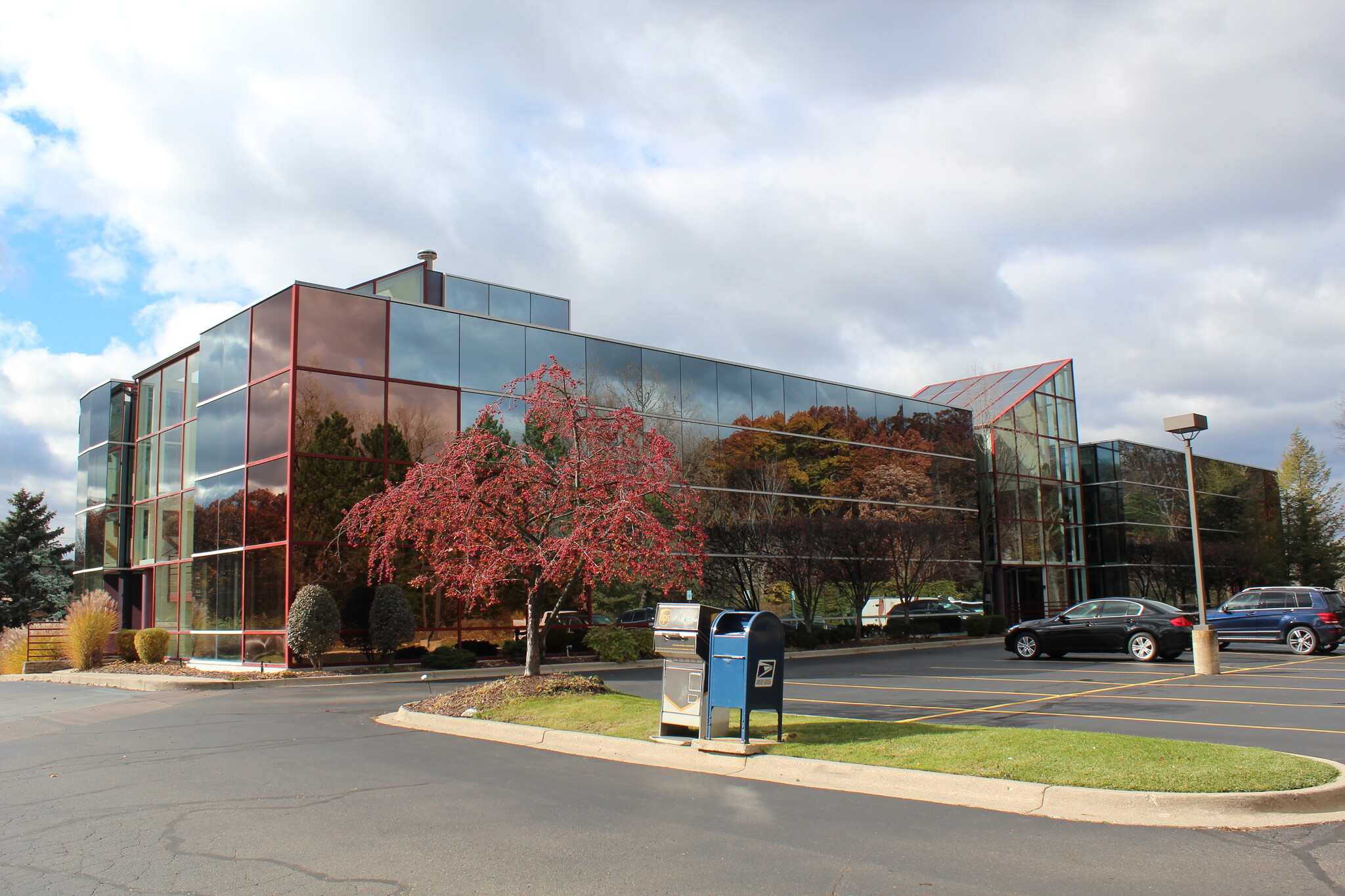 30300 Northwestern Hwy, Farmington Hills, MI for lease Building Photo- Image 1 of 4