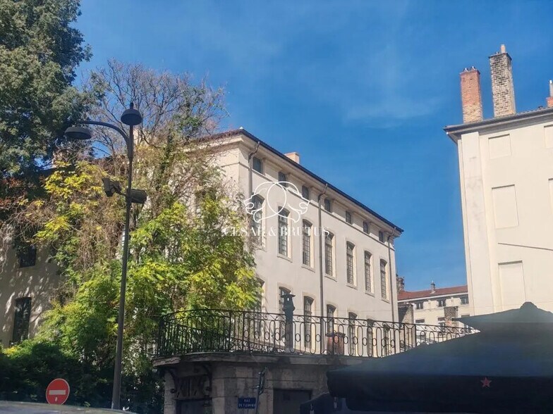 Retail in Lyon for lease - Building Photo - Image 1 of 1