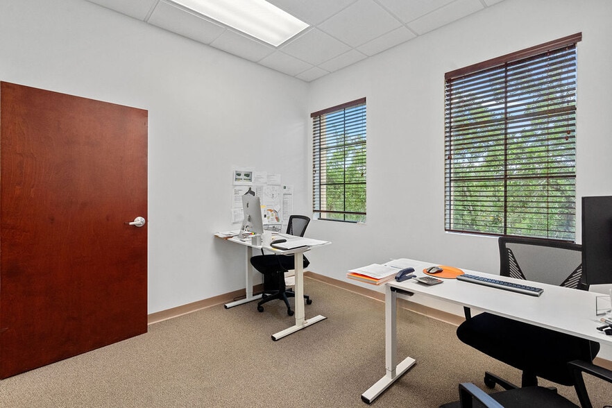 7065 Westpointe Blvd, Orlando, FL for lease - Interior Photo - Image 2 of 10