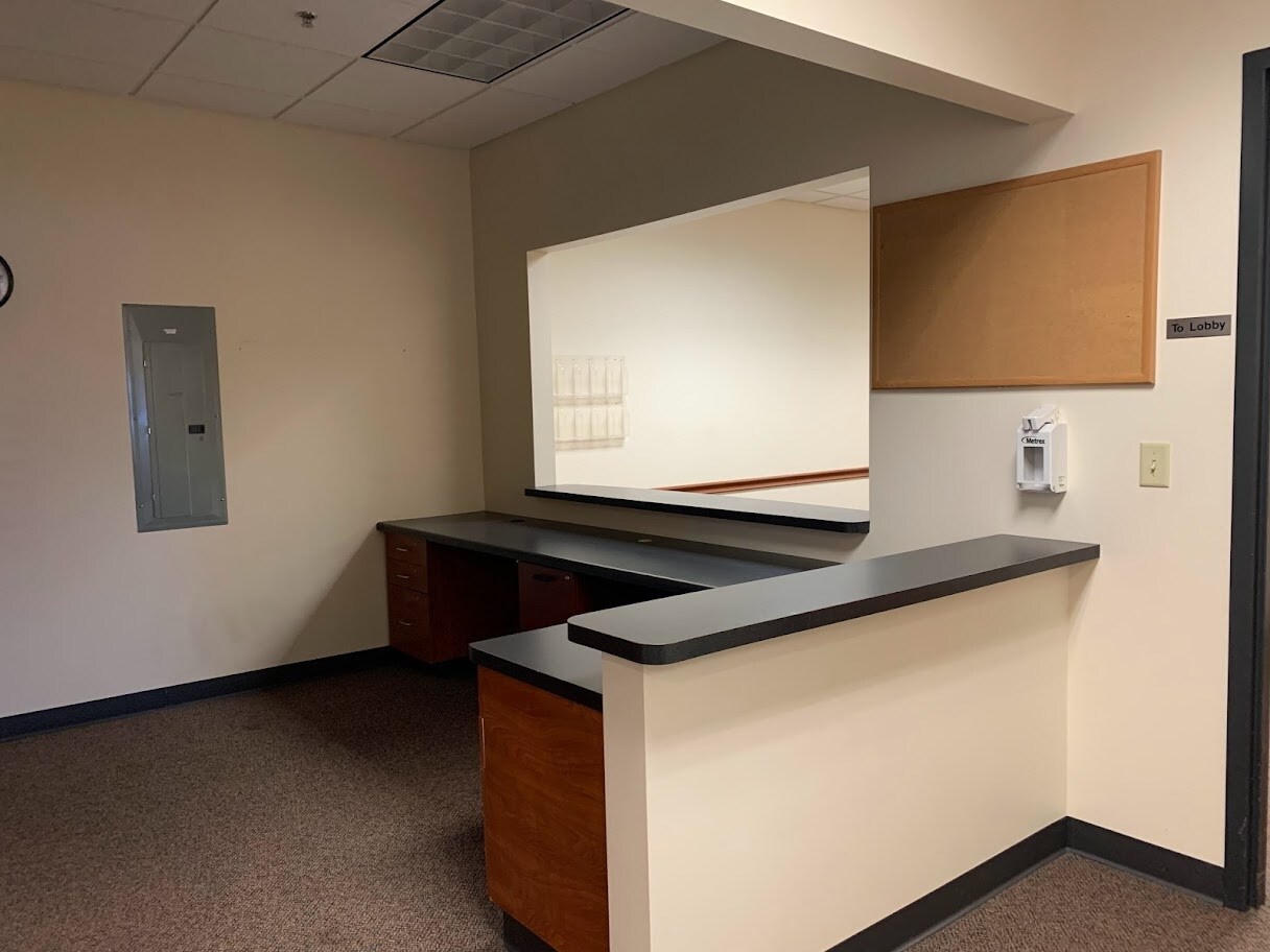 4131 W Loomis Rd, Greenfield, WI 53221 Aurora Health Center