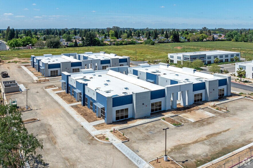 918 N Temperance Ave, Clovis, CA for lease - Aerial - Image 3 of 6