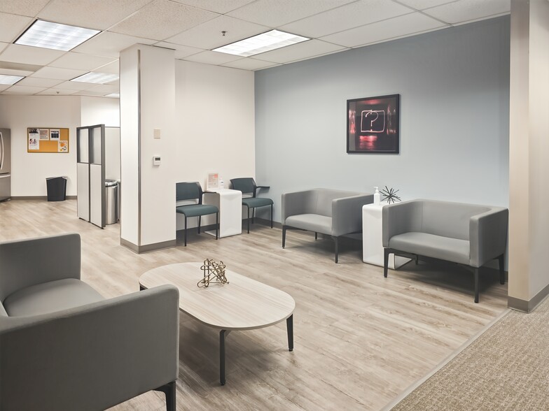 10121 SE Sunnyside Rd, Clackamas, OR for lease - Interior Photo - Image 3 of 15