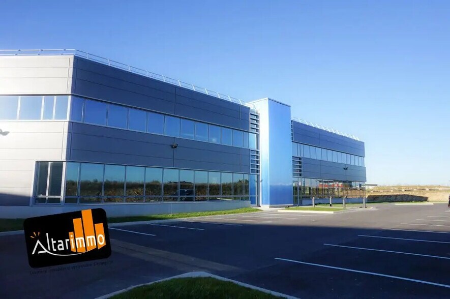 Office in Chartres for lease - Building Photo - Image 2 of 5