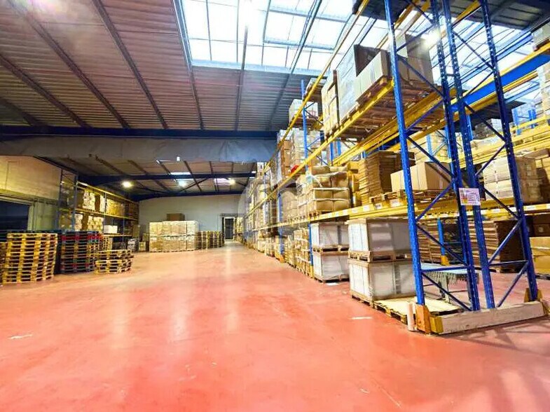 Office in Nieppe for lease - Interior Photo - Image 1 of 7