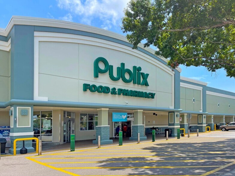 3901-4017 Manatee Ave W, Bradenton, FL for sale - Primary Photo - Image 1 of 1