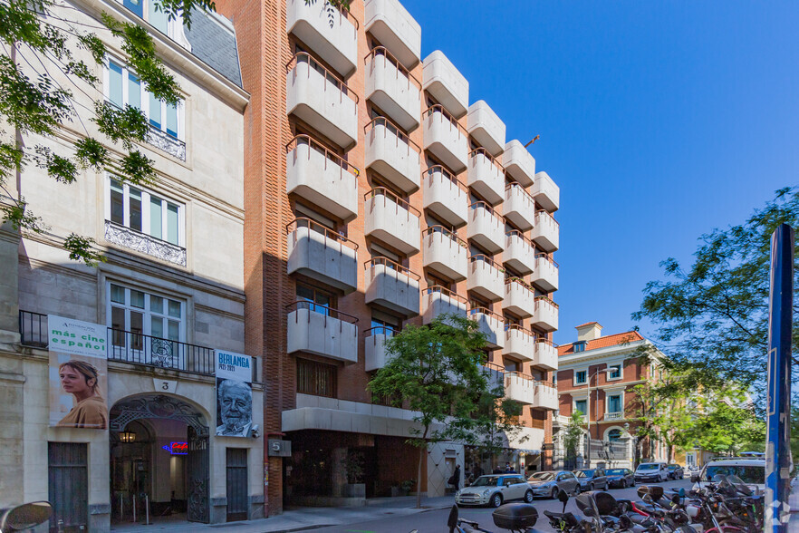 Multifamily in Madrid, MAD for sale - Primary Photo - Image 2 of 2