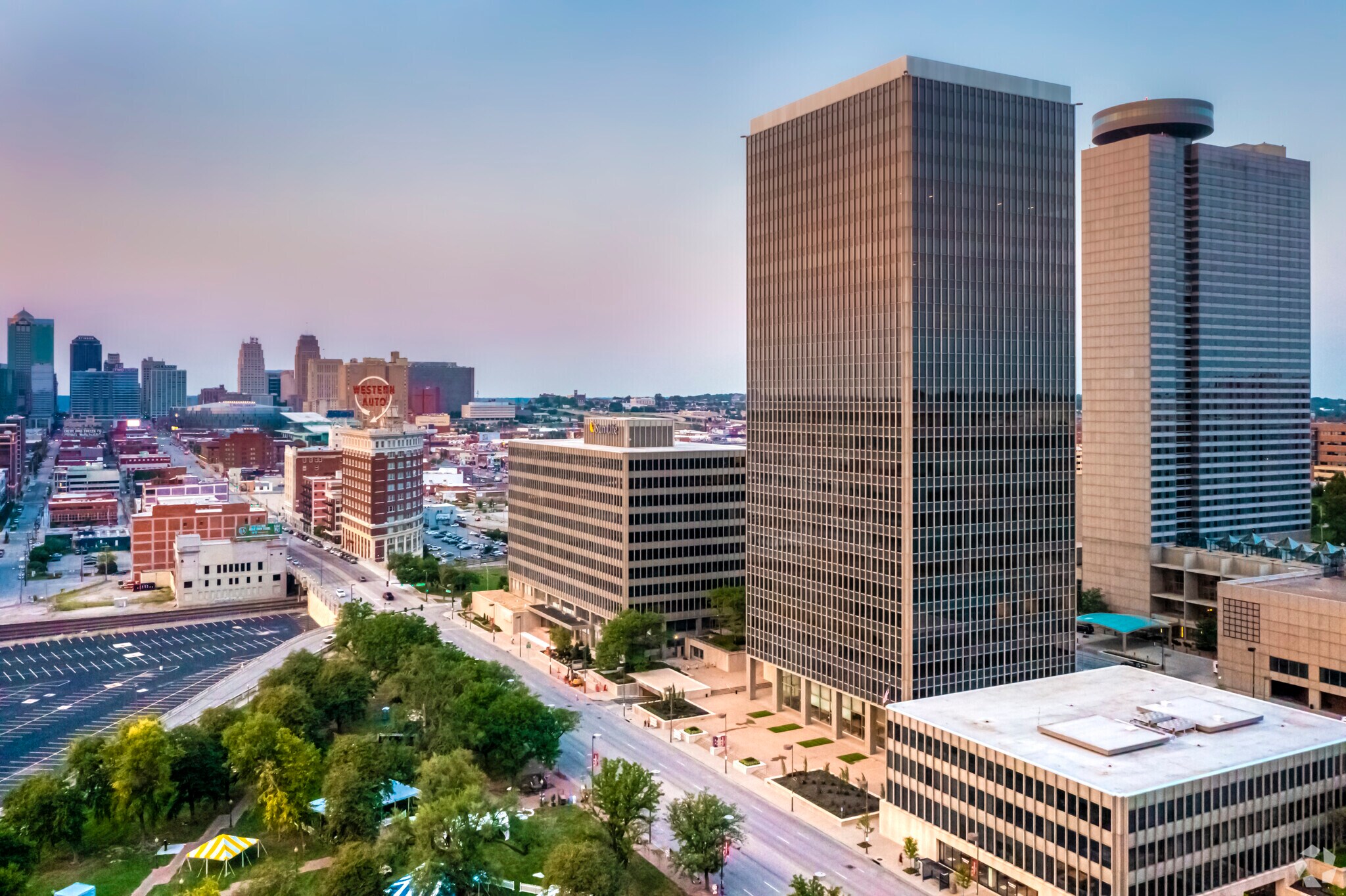 2345 Grand Blvd, Kansas City, MO 64108 2345 Grand