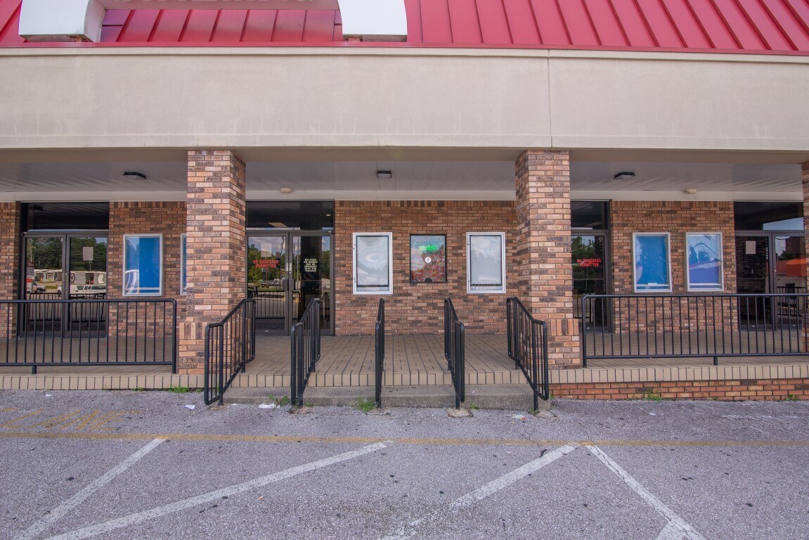 895 N Dixie Blvd, Radcliff, KY 40160 Showtime Cinema