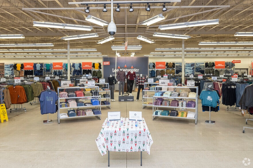 1991 Odonnell Rd, Williamsburg, IA for lease - Interior Photo - Image 2 of 23