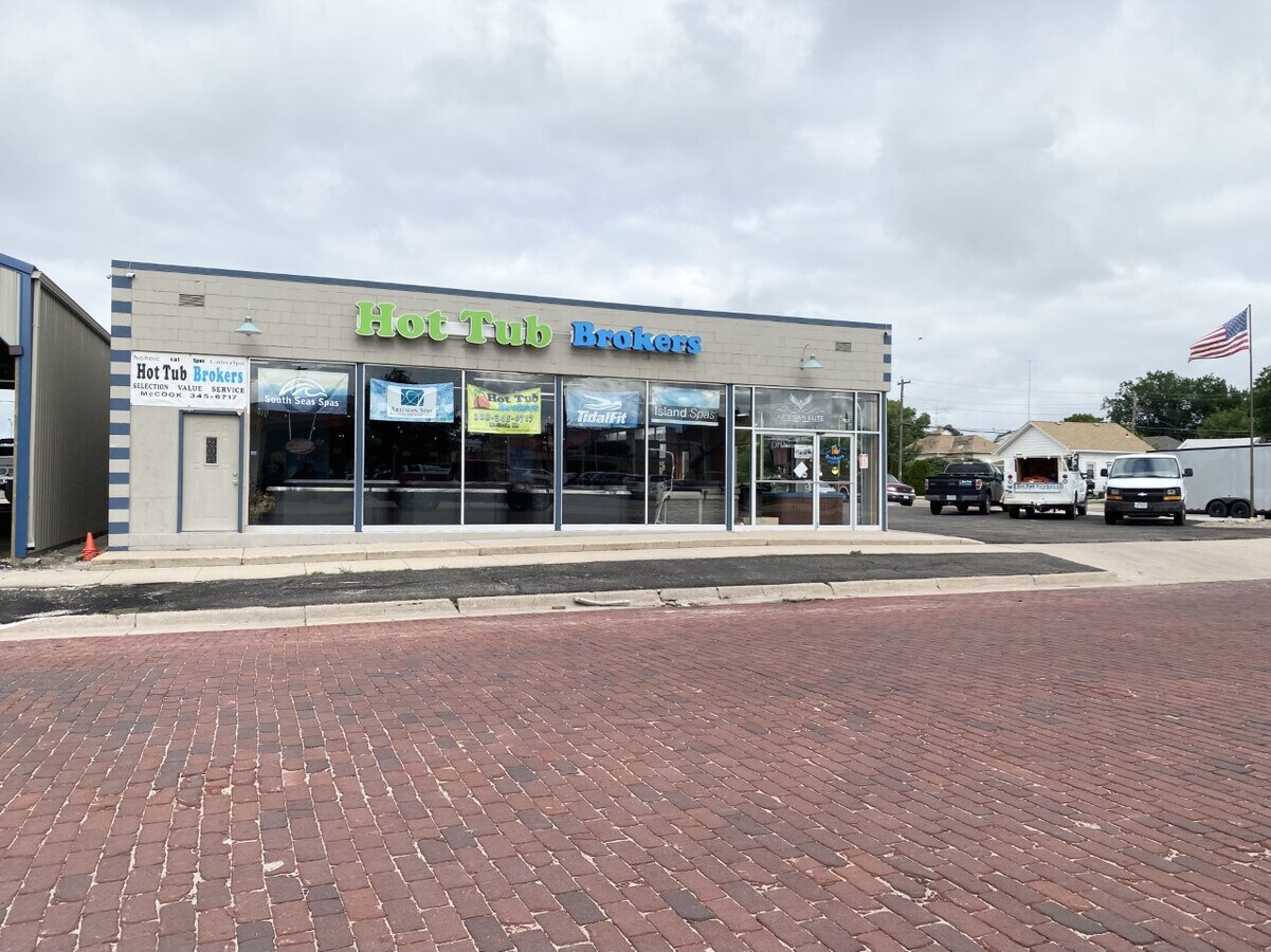 210 W 3rd St, McCook, NE 69001