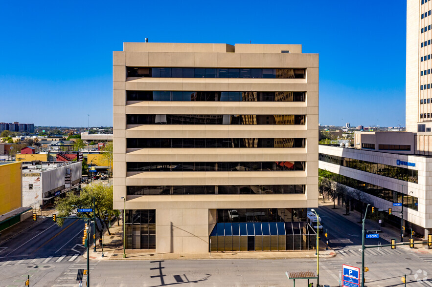 425 Soledad St, San Antonio, TX for lease - Building Photo - Image 2 of 9