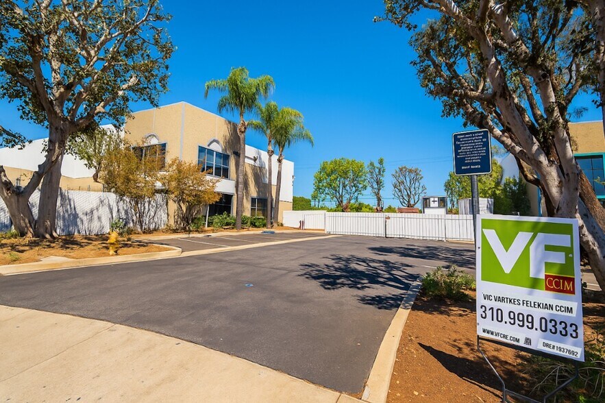 683 New York Dr, Pomona, CA for sale - Building Photo - Image 2 of 6