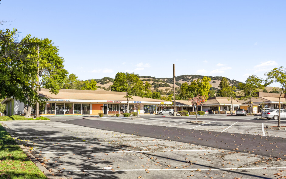 101-199 San Marin Dr, Novato, CA for lease - Building Photo - Image 3 of 17