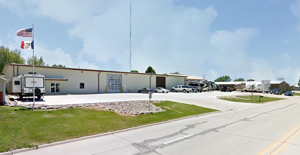2102 State St, Guthrie Center, IA for sale - Building Photo - Image 1 of 1