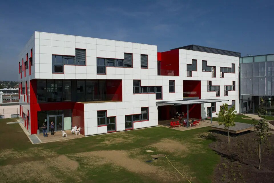 Flex in Dardilly for lease Building Photo- Image 1 of 14