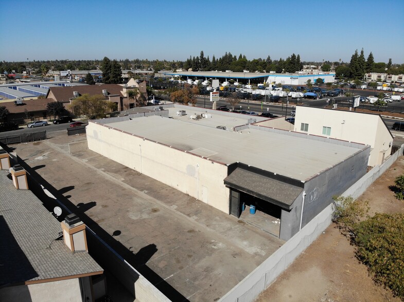 3403-3415 Wilson Rd, Bakersfield, CA for lease - Building Photo - Image 2 of 29