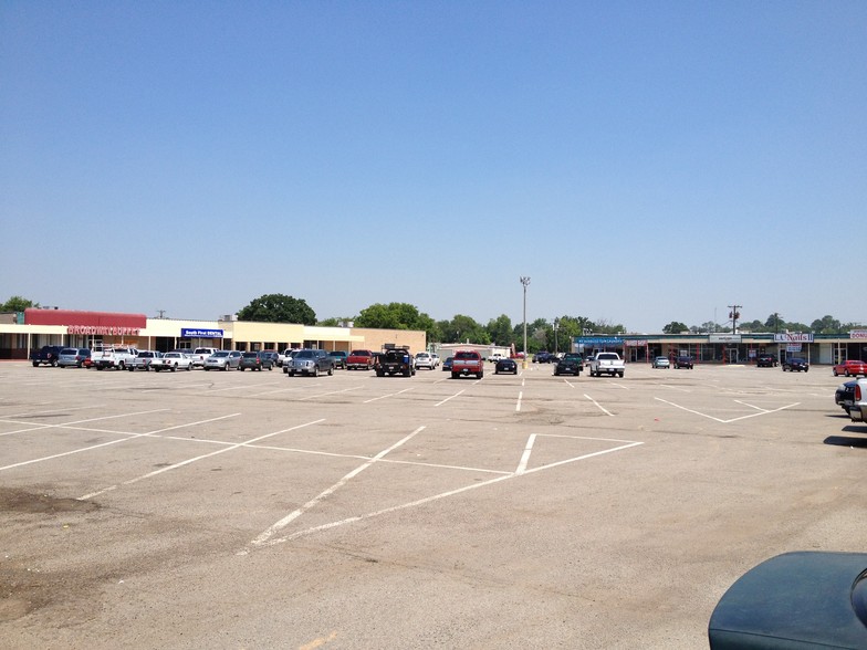 1185 S Broadway St, Sulphur Springs, TX for lease - Building Photo - Image 2 of 4