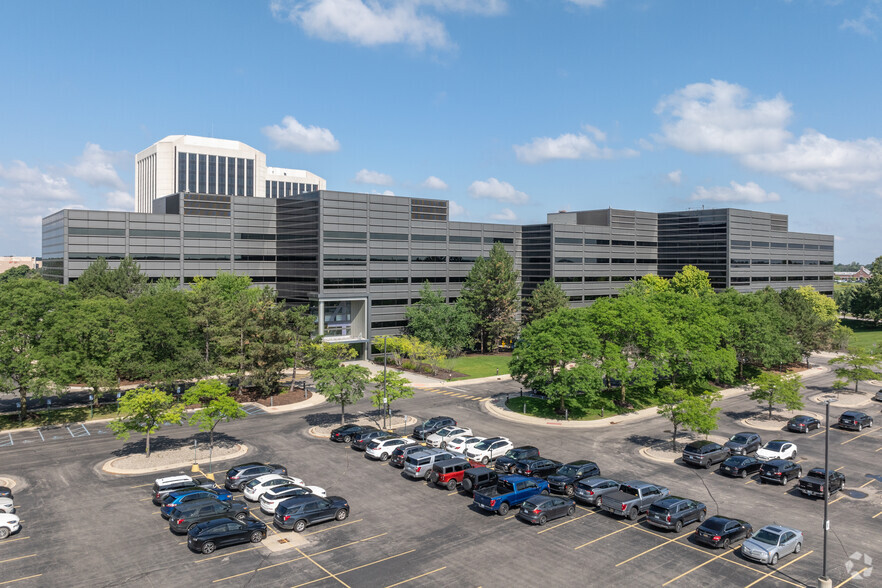 4-6 Parklane Blvd, Dearborn, MI for lease - Building Photo - Image 1 of 22