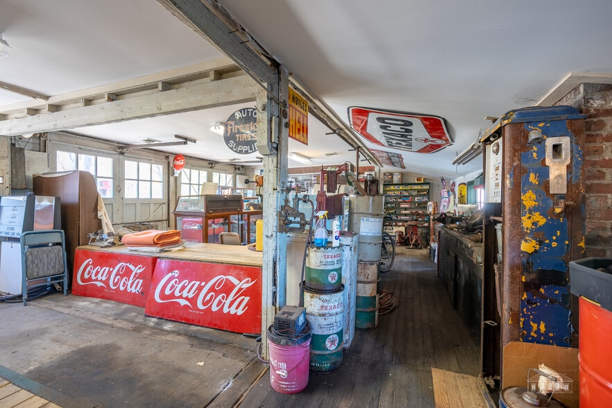 2272 Main St, Essex, NY for sale - Interior Photo - Image 3 of 23