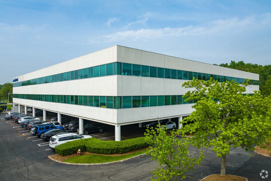 30 Two Bridges Rd, Fairfield, NJ for lease - Building Photo - Image 1 of 8