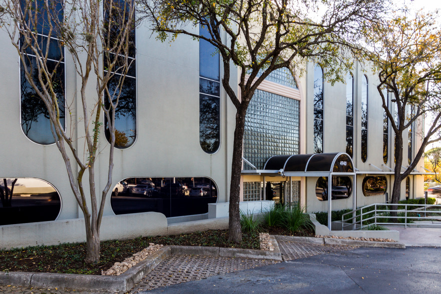 4940 Broadway St, San Antonio, TX for lease - Building Photo - Image 3 of 9